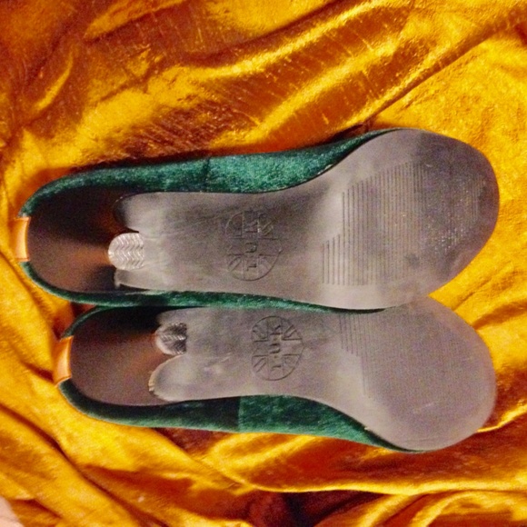 TUK Emerald Velvet Fox Pumps Tredaire Price FIRM - Picture 8 of 8